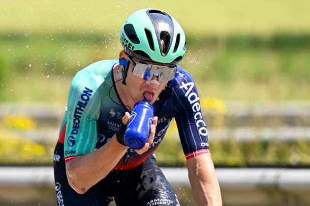 Baloise Belgium Tour 2026 Stage 5 HOEILAART, BELGIUM - JUNE 21 : Rider of Team Decathlon CMA CGM drinking during stage 5 of the 95th edition of Baloise Tour of Belgium an UCI ProSeries 2.Pro cycling road race stage for Men Elite of 183.6 km with start in Gingelom and finish in Hoeilaart on June 21, 2026 in Hoeilaart, Belgium, 21 06 2026 ( Motordriver Stephan Boone - Hoeilaart Belgium  Copyright: xTomasxSiskx