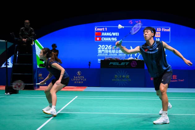 (260621) -- MACAO, June 21, 2026 -- Chan Yin Chak (R) Ng Tsz Yau of China s Hong Kong compete during the mixed doubles final against Jiang Zhenbang Wei Yaxin of China at Macao Open badminton tournament 2026 in Macao, south China, June 21, 2026. ) (SP)CHINA-MACAO-BADMINTON-MACAO OPEN 2026-MIXED DOUBLES FINAL (CN) CheongxKamxKa 