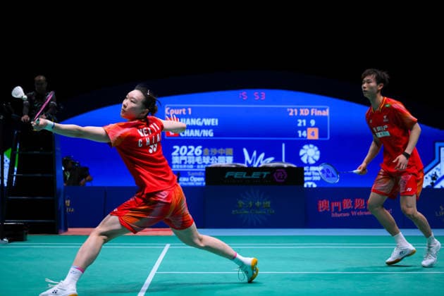 (260621) -- MACAO, June 21, 2026 -- Jiang Zhenbang Wei Yaxin (L) of China compete during the mixed doubles final against Chan Yin Chak Ng Tsz Yau of China s Hong Kong at Macao Open badminton tournament 2026 in Macao, south China, June 21, 2026. ) (SP)CHINA-MACAO-BADMINTON-MACAO OPEN 2026-MIXED DOUBLES FINAL (CN) CheongxKamxKa 