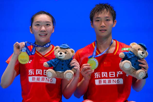 (260621) -- MACAO, June 21, 2026 -- Jiang Zhenbang (R) Wei Yaxin of China pose for photos during the awarding ceremony for the mixed doubles event at Macao Open badminton tournament 2026 in Macao, south China, June 21, 2026. ) (SP)CHINA-MACAO-BADMINTON-MACAO OPEN 2026-MIXED DOUBLES FINAL (CN) CheongxKamxKa 