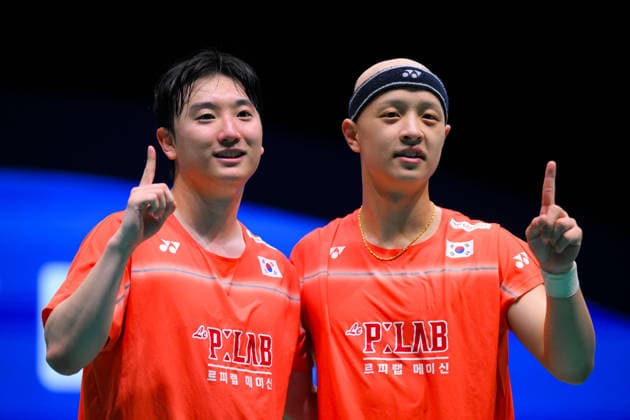 (260621) -- MACAO, June 21, 2026 -- Lee Jongmin Jin Yong (L) of South Korea pose after winning the men s doubles final against Ali Faathir Rayhan Devin Artha Wahyudi of Indonesia at Macao Open badminton tournament 2026 in Macao, south China, June 21, 2026. ) (SP)CHINA-MACAO-BADMINTON-MACAO OPEN 2026-MEN S DOUBLES FINAL (CN) CheongxKamxKa 