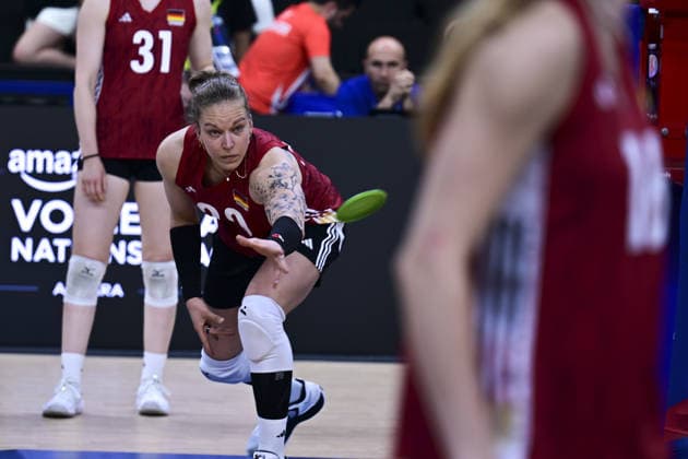 Germany v Brazil - 2026 FIVB Volleyball Women s Nations League ANKARA, TURKIYE - JUNE 21: Germany s Lena Kindermann (20) warms up before the second-week match between Germany and Brazil in the 2026 FIVB Volleyball Women s Nations League at Ankara Sports Hall in Ankara, Turkiye, on June 21, 2026. Mehmet Futsi Anadolu Ankara Turkey. Editorial use only. Please get in touch for any other usage.  Copyright: x2026xAnadoluxMehmetxFutsix