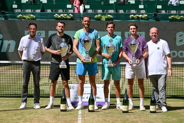 Siegerfoto mit Ralf Weber (Turnierdirektor) ,Theo Arribage (FRA), Albano Olivetti (FRA), Daniel Altmaier (GER), Joao Fonseca (BRA) und Sven Wortmann (Geschaeftsfuehrer heristo Arena) TERRA WORTMANN Open 2026, Tennis, ATP, Tennis Herren Tennis Herren 500, Turnier, Hauptfeld, Finale, Doppel, 21.06.2026, TERRA WORTMANN Open 2026, Tennis, ATP, Tennis Herren 500, Turnier, Hauptfeld, Finale, Doppel, 21.06.2026 Halle *** Winners photo with Ralf Weber, Tournament Director; Theo Arribage (FRA); Albano Olivetti (FRA); Daniel Altmaier (GER); Joao Fonseca (BRA), and Sven Wortmann, Managing Director of heristo Arena TERRA WORTMANN Open 2026, Tennis, ATP, Men’s 500, Tournament, Main Draw, Final, Doubles, June 21, 2026, TERRA WORTMANN Open 2026, Tennis, ATP, Men’s 500, Tournament, Main Draw, Final, Doubles, June 21, 2026, Indoor,detected_source_language Copyright: xEibner-Pressefoto RobertxGertzenx EP_RGN
