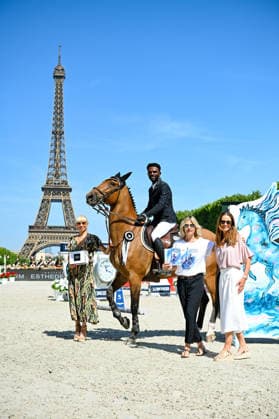 Swann Belembete 5ème sur Dikenesch Dorchival à la remise du Prix Esthederm avec Virginie Coupérie-Eiffel de la 12ème édition du Longines Paris Eiffel Jumping au pied de la Tour Eiffel sur le Champ-de-Mars à Paris, France, le 21 juin 2026. Perusseau-Veeren Bestimage Esthederm Prize during the 12th edition of the Longines Paris Eiffel Jumping at Champ-de-Mars near Eiffel Tower in Paris, France, on June 21, 2026. Paris France  Copyright: xPerusseau-Veerenx xBestimagexPerusseau-Veerenx xBestimagex
