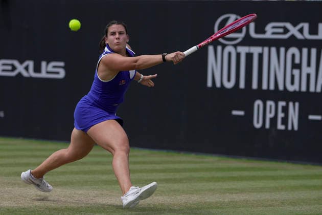 Lexus Nottingham Open - Day Seven Emma Navarro competes during the singles final match at the 2026 Lexus Nottingham Open Women s tennis tournament at the Nottingham Tennis Centre in Nottingham, England, on June 21, 2026. Nottingham United Kingdom  Copyright: xOwenxHammondx originalFilename:hammond-2026lexu260621_npClI.jpg