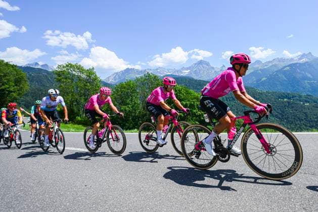 Tour de Suisse 2026 Stage 5 VILLARS-SUR-OLLON, SWITZERLAND - JUNE 21 : Albanese Vincenzo (ITA) of EF Education - Easypost, Carapaz Richard (ECU) of EF Education - Easypost in action during stage 5 of the 89th edition of Tour de Suisse an UCI World Tour 2.UWT cycling road race stage for Men Elite of 151.1 km with start in Villars-sur-Ollon and finish in Villars-sur-Ollon on June 21, 2026 in Villars-sur-Ollon, Switzerland, 21 06 2026 ( Motordriver Guy De Vuyst - Villars-sur-Ollon Switzerland  Copyright: xVincentxKalutx