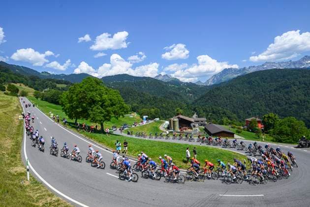 Tour de Suisse 2026 Stage 5 VILLARS-SUR-OLLON, SWITZERLAND - JUNE 21 : Illustration picture of the peloton during stage 5 of the 89th edition of Tour de Suisse an UCI World Tour 2.UWT cycling road race stage for Men Elite of 151.1 km with start in Villars-sur-Ollon and finish in Villars-sur-Ollon on June 21, 2026 in Villars-sur-Ollon, Switzerland, 21 06 2026 ( Motordriver Guy De Vuyst - Villars-sur-Ollon Switzerland  Copyright: xVincentxKalutx