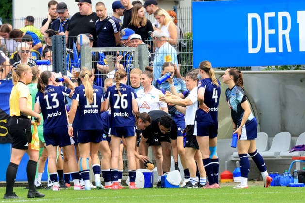 DEU, DFL, 1. FBL Frauen, Hertha BSC vs 1.FC Saarbruecken, 21.06.2026, Amateurstadion, Berlin, DEU, DFL, 1. FBL Frauen, Hertha BSC vs 1.FC Saarbruecken, im Bild Trinkpause, Hertha-Spielerin *** DEU, DFL, 1st Womens Bundesliga, Hertha BSC vs. 1 FC Saarbrücken, June 21, 2026, Amateur Stadium, Berlin, DEU, DFL, 1st Womens Bundesliga, Hertha BSC vs. 1 FC Saarbrücken, pictured nordphotoxGmbHx xEngler nph00076