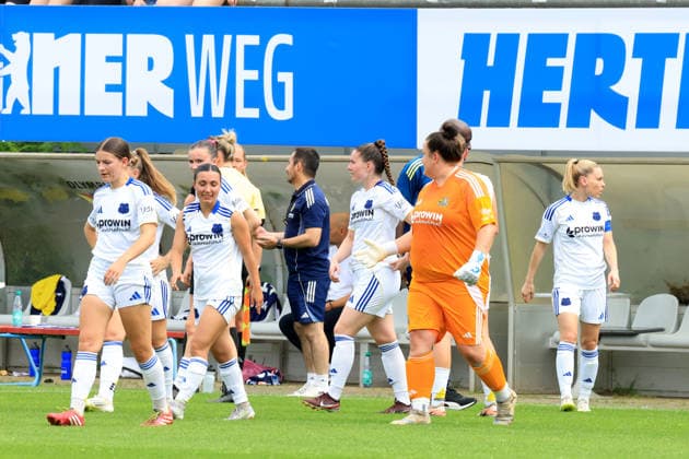 DEU, DFL, 1. FBL Frauen, Hertha BSC vs 1.FC Saarbruecken, 21.06.2026, Amateurstadion, Berlin, DEU, DFL, 1. FBL Frauen, Hertha BSC vs 1.FC Saarbruecken, im Bild Trinkpause, Saarbruecker-Spielerin *** DEU, DFL, 1st Womens Bundesliga, Hertha BSC vs. 1 FC Saarbrücken, June 21, 2026, Amateur Stadium, Berlin, DEU, DFL, 1st Womens Bundesliga, Hertha BSC vs. 1 FC Saarbrücken, pictured nordphotoxGmbHx xEngler nph00076