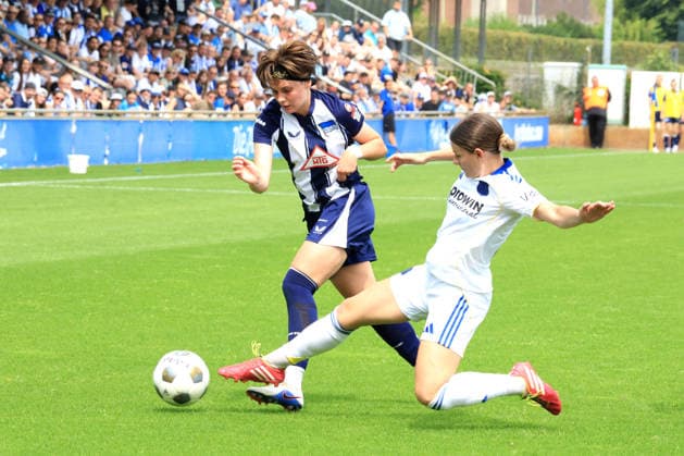 DEU, DFL, 1. FBL Frauen, Hertha BSC vs 1.FC Saarbruecken, 21.06.2026, Amateurstadion, Berlin, DEU, DFL, 1. FBL Frauen, Hertha BSC vs 1.FC Saarbruecken, im Bild JOHANNA SEIFERT (Hertha BSC Frauen 25), Larissa Theil (Saarbruecken 28) *** DEU, DFL, 1st Womens Bundesliga, Hertha BSC vs. 1 FC Saarbrücken, June 21, 2026, Amateur Stadium, Berlin, DEU, DFL, 1st Womens Bundesliga, Hertha BSC vs. 1 FC Saarbrücken; pictured nordphotoxGmbHx xEngler nph00076