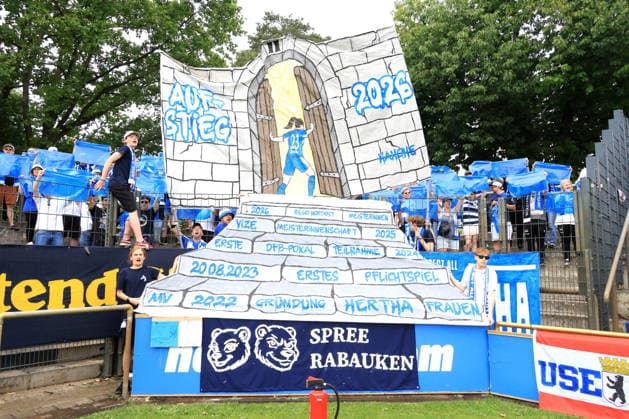 DEU, DFL, 1. FBL Frauen, Hertha BSC vs 1.FC Saarbruecken, 21.06.2026, Amateurstadion, Berlin, DEU, DFL, 1. FBL Frauen, Hertha BSC vs 1.FC Saarbruecken, im Bild Hertha Fans *** GER, DFL, Womens 1st Bundesliga, Hertha BSC vs. 1 FC Saarbrücken, June 21, 2026, Amateurstadion, Berlin, GER, DFL, Womens 1st Bundesliga, Hertha BSC vs. 1 FC Saarbrücken, pictured nordphotoxGmbHx xEngler nph00076