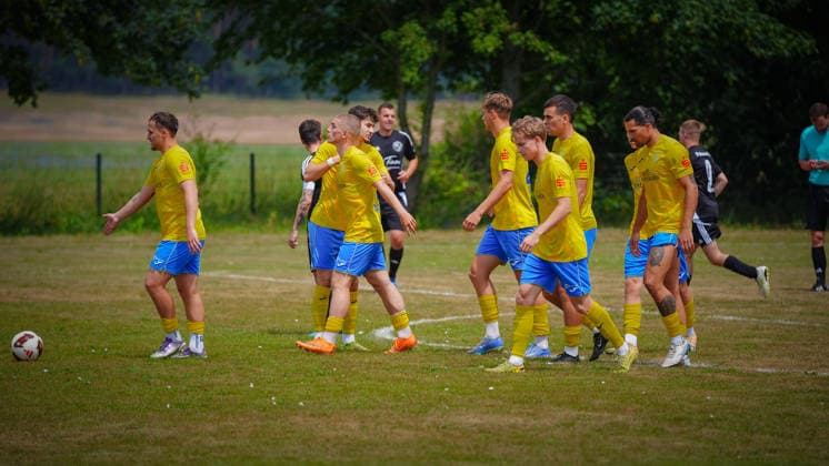 Fußball, Herren, Saison 2026 2027, Freundschaftsspiel, Petkuser SV vs. FSV 63 Luckenwalde, Sonntag 21.06.2026, Sportplatz Petkus, Im Bild: Jubel beim FSV 63 Luckenwalde nach dem Führungstreffer. Brandenburg Deutschland *** Soccer, Mens, 2026–2027 season, Friendly match, Petkuser SV vs. FSV 63 Luckenwalde, Sunday, June 21, 2026, Petkus Sports Field, Pictured