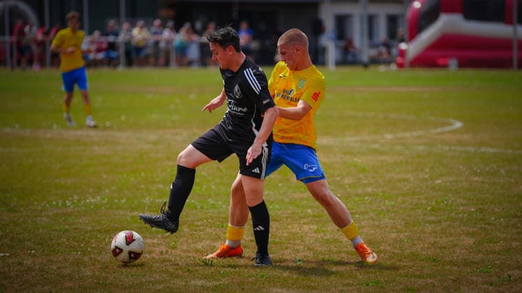 Fußball, Herren, Saison 2026 2027, Freundschaftsspiel, Petkuser SV vs. FSV 63 Luckenwalde, Sonntag 21.06.2026, Sportplatz Petkus, Im Bild: Luca Dahlke (r. Luckenwalde) Brandenburg Deutschland *** Soccer, Mens, 2026–2027 Season, Friendly Match, Petkuser SV vs. FSV 63 Luckenwalde, Sunday, June 21, 2026, Petkus Sports Field. Pictured