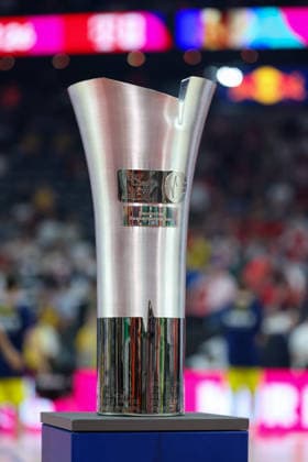 Der Meister-Pokal der easycredit Basketball Bundesliga, GER, FC Bayern Basketball vs. Alba Berlin, Basketball, easycredit Basketball Bundesliga, Playoffs, Finale, Spiel 5, Saison 2025 2026, 21.06.2026, GER, FC Bayern Basketball vs. Alba Berlin, Basketball, easycredit Basketball Bundesliga, Playoffs, Finale, Spiel 5, Saison 2025 2026, 21.06.2026 Muenchen *** The easycredit Basketball Bundesliga Championship Cup, GER, FC Bayern Basketball vs. Alba Berlin, Basketball, easycredit Basketball Bundesliga, Playoffs, Finals, Game 5, 2025–2026 Season, June 21, 2026, GER, FC Bayern Basketball vs. Alba Berlin, Basketball, easycredit Basketball Bundesliga, Playoffs, Finals, Game 5, 2025–2026 Season, June 21, 2026, Munich,detected_source_language Copyright: xEibner-Pressefoto JennixMaulx EP_JML