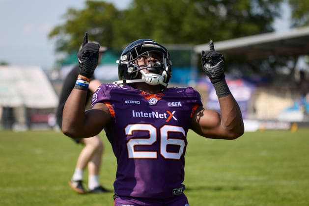 Frankfurt Galaxy - Prag Lions, American Football, European Football Alliance (EFA), Saison 2026, 21.06.2026. 26 Antony Marvyn Bouembe (RB, Frankfurt Galaxy) freut sich über seinen Touchdown im Spiel zwischen Frankfurt Galaxy und Prague Lions in der European Football Alliance (EFA) in Frankfurt am Main, Deutschland. Hessen Deutschland *** Frankfurt Galaxy vs. Prague Lions, American Football, European Football Alliance (EFA), 2026 Season, June 21, 2026, 26 Antony Marvyn Bouembe (RB), Frankfurt Galaxy celebrates his touchdown during the game between the Frankfurt Galaxy and the Prague Lions in the European Football Alliance (EFA) in Frankfurt am Main, Hesse, Germany,detected_source_language PRGatFGY_SCHRICK_DSK_5681