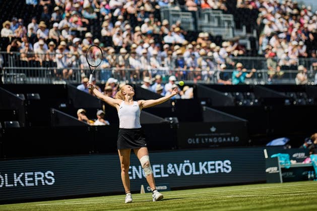 June 21, 2026, Bad Homburg, Hessen, Germany: Katerina Siniakova of Czech Republic serves to Liudmila Samsonova during the BAD HOMBURG OPEN powered by SOLARWATTT- WTA500 - Womens Tennis, 21.6.2026 in Bad Homburg (Tennis-Club Bad Homburg), Germany - Photo: Tennis 2026: Bad Homburg Open - WTA500: SAMSONOVA 6:3 7:5 SINIAKOVA  - ZUMAs343 20260621_zsp_s343_027 Copyright: xMathiasxSchulzx