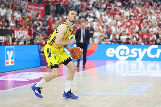 Martin Hermannsson (Alba Berlin, 15) mit Ball, GER, FC Bayern Basketball vs. Alba Berlin, Basketball, easycredit Basketball Bundesliga, Playoffs, Finale, Spiel 5, Saison 2025 2026, 21.06.2026, GER, FC Bayern Basketball vs. Alba Berlin, Basketball, easycredit Basketball Bundesliga, Playoffs, Finale, Spiel 5, Saison 2025 2026, 21.06.2026 Muenchen *** Martin Hermannsson, Alba Berlin, No. 15 with the ball, GER, FC Bayern Basketball vs. Alba Berlin, Basketball, easycredit Basketball Bundesliga, Playoffs, Finals, Game 5, 2025–2026 Season, June 21, 2026, GER, FC Bayern Basketball vs. Alba Berlin, Basketball, easycredit Basketball Bundesliga, Playoffs, Finals, Game 5, 2025–2026 Season, June 21, 2026, Munich,detected_source_language Copyright: xEibner-Pressefoto JennixMaulx EP_JML