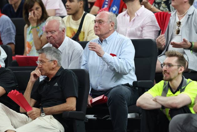 Uli Hoeness (FC Bayern Muenchen, Ehrenpraesident) mit Herbert Hainer (FC Bayern Muenchen, Praesident), GER, FC Bayern Basketball vs. Alba Berlin, Basketball, easycredit Basketball Bundesliga, Playoffs, Finale, Spiel 5, Saison 2025 2026, 21.06.2026, GER, FC Bayern Basketball vs. Alba Berlin, Basketball, easycredit Basketball Bundesliga, Playoffs, Finale, Spiel 5, Saison 2025 2026, 21.06.2026 Muenchen *** Uli Hoeness, FC Bayern Munich, Honorary President, with Herbert Hainer, FC Bayern Munich, President, GER, FC Bayern Basketball vs. Alba Berlin, Basketball, easycredit Basketball Bundesliga, Playoffs, Finals, Game 5, 2025–2026 Season, June 21, 2026, GER, FC Bayern Basketball vs. Alba Berlin, Basketball, easycredit Basketball Bundesliga, Playoffs, Finals, Game 5, 2025–2026 Season, June 21, 2026, Munich,detected_source_language Copyright: xEibner-Pressefoto JennixMaulx EP_JML