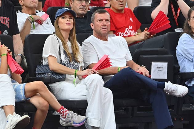 Sport Bilder des Tages Lothar MATTHAUES mit Freundin Theresa Sommer. Basketball BBL,Saison 2025 2026 Play Off Finale Spiel 5, FC Bayern Muenchen - Alba Berlin am 21.06.2026 S A P G A R D EN *** Lothar MATTHAUES with his girlfriend Theresa Sommer at the BBL Basketball Playoff Finals, Game 5 of the 2025–2026 season, FC Bayern Munich vs. Alba Berlin on June 21, 2026, at SAP GARDEN,detected_source_language