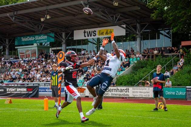 Touchdown catch Anthony Harris Jr (ifm Razorbacks Ravensburg, 01 Wide Receiver) ifm Razorbacks Ravensburg vs Saarland Hurricanes, American Football, German Football League, Week 7, 2026, 21.06.2026, Weingarten TeleData Stadion am Lindenhof Baden Württemberg Germany Copyright: xFootxBowl SebastianxJustx