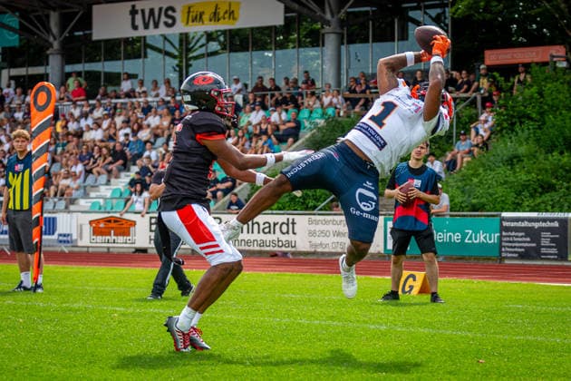 Touchdown catch Anthony Harris Jr (ifm Razorbacks Ravensburg, 01 Wide Receiver) ifm Razorbacks Ravensburg vs Saarland Hurricanes, American Football, German Football League, Week 7, 2026, 21.06.2026, Weingarten TeleData Stadion am Lindenhof Baden Württemberg Germany Copyright: xFootxBowl SebastianxJustx