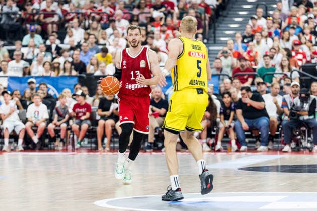 MUNICH, GERMANY - JUNE 21: Andreas Andi Obst (FC Bayern Muenchen, 13) controls the ball against Sam Griesel (Alba Berlin, 5) during the easyCredit Basketball Bundesliga Playoffs Final Game 5 match between FC Bayern Muenchen vs. Alba Berlin at SAP Garden on June 21, 2026 in Munich, Germany. Bavaria Germany Copyright: xSteffiexWunderlx