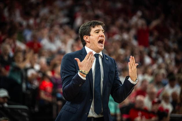 Basketball München 21.06.2026 Saison 2025 2026 EasyCredit BBL 1. Bundesliga Playoffs Finale Spiel 5 Männer, Herren FC Bayern München - Alba Berlin Pedro Calles (Alba Berlin, Trainer) *** Basketball Munich June 21, 2026 2025–2026 Season EasyCredit BBL 1 Bundesliga Playoffs Finals Game 5 Mens Division, Mens FC Bayern Munich vs. Alba Berlin Pedro Calles, Alba Berlin Coach,detected_source_language