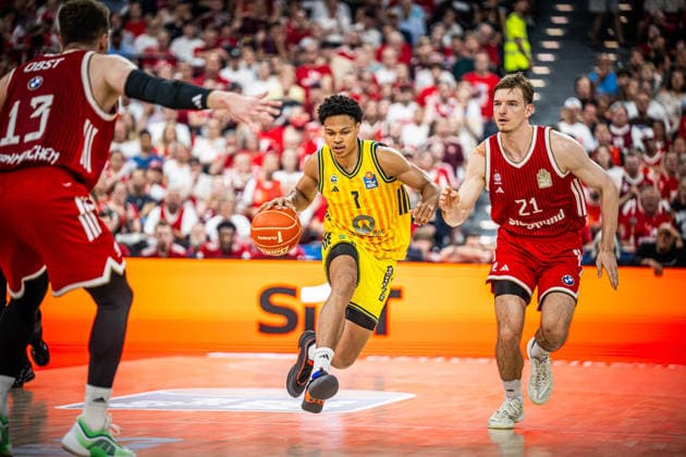 Basketball München 21.06.2026 Saison 2025 2026 EasyCredit BBL 1. Bundesliga Playoffs Finale Spiel 5 Männer, Herren FC Bayern München - Alba Berlin Jack Kayil (Alba Berlin, No.07) Justus Hollatz (München, No.21) *** Basketball Munich, June 21, 2026; 2025–2026 Season; EasyCredit BBL 1 Bundesliga Playoffs; Finals, Game 5; Mens Division; FC Bayern Munich vs. Alba Berlin; Jack Kayil (Alba Berlin, No. 07); Justus Hollatz (Munich, No. 21),detected_source_language