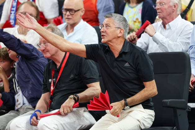 Herbert Hainer (FC Bayern Muenchen, Praesident) gestikuliert, GER, FC Bayern Basketball vs. Alba Berlin, Basketball, easycredit Basketball Bundesliga, Playoffs, Finale, Spiel 5, Saison 2025 2026, 21.06.2026, GER, FC Bayern Basketball vs. Alba Berlin, Basketball, easycredit Basketball Bundesliga, Playoffs, Finale, Spiel 5, Saison 2025 2026, 21.06.2026 Muenchen *** Herbert Hainer, President of FC Bayern Munich, gesturing, GER, FC Bayern Basketball vs. Alba Berlin, Basketball, easycredit Basketball Bundesliga, Playoffs, Finals, Game 5, 2025–2026 Season, June 21, 2026, GER, FC Bayern Basketball vs. Alba Berlin, Basketball, easycredit Basketball Bundesliga, Playoffs, Finals, Game 5, 2025–2026 season, June 21, 2026, Munich,detected_source_language Copyright: xEibner-Pressefoto JennixMaulx EP_JML