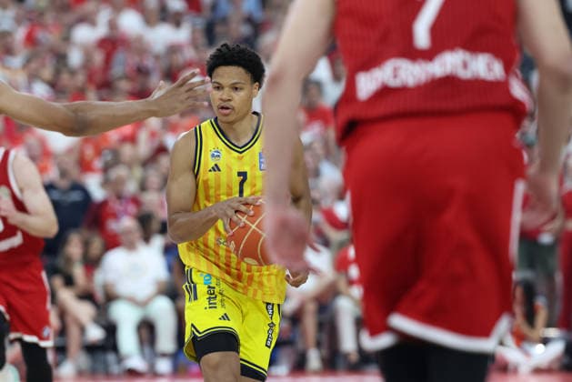 Jack Kayil (Alba Berlin, 07) mit Ball, GER, FC Bayern Basketball vs. Alba Berlin, Basketball, easycredit Basketball Bundesliga, Playoffs, Finale, Spiel 5, Saison 2025 2026, 21.06.2026, GER, FC Bayern Basketball vs. Alba Berlin, Basketball, easycredit Basketball Bundesliga, Playoffs, Finale, Spiel 5, Saison 2025 2026, 21.06.2026 Muenchen *** Jack Kayil, Alba Berlin, No. 7 with the ball, GER, FC Bayern Basketball vs. Alba Berlin, Basketball, easycredit Basketball Bundesliga, Playoffs, Finals, Game 5, 2025–2026 Season, June 21, 2026, GER, FC Bayern Basketball vs. Alba Berlin, Basketball, easycredit Basketball Bundesliga, Playoffs, Finals, Game 5, 2025–2026 Season, June 21, 2026, Munich,detected_source_language Copyright: xEibner-Pressefoto JennixMaulx EP_JML