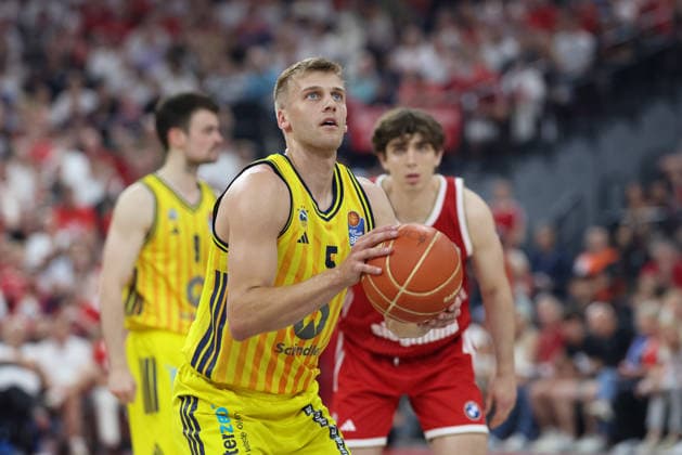 Sam Griesel (Alba Berlin, 05) beim Freiwurf, GER, FC Bayern Basketball vs. Alba Berlin, Basketball, easycredit Basketball Bundesliga, Playoffs, Finale, Spiel 5, Saison 2025 2026, 21.06.2026, GER, FC Bayern Basketball vs. Alba Berlin, Basketball, easycredit Basketball Bundesliga, Playoffs, Finale, Spiel 5, Saison 2025 2026, 21.06.2026 Muenchen *** Sam Griesel, Alba Berlin, 05 on a free throw, GER, FC Bayern Basketball vs. Alba Berlin, Basketball, easycredit Basketball Bundesliga, Playoffs, Finals, Game 5, 2025–2026 Season, June 21, 2026, GER, FC Bayern Basketball vs. Alba Berlin, Basketball, easycredit Basketball Bundesliga, Playoffs, Finals, Game 5, 2025–2026 season, June 21, 2026, Munich,detected_source_language Copyright: xEibner-Pressefoto JennixMaulx EP_JML
