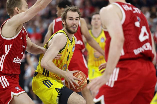 Malte Delow (Alba Berlin, 06) mit Ball, GER, FC Bayern Basketball vs. Alba Berlin, Basketball, easycredit Basketball Bundesliga, Playoffs, Finale, Spiel 5, Saison 2025 2026, 21.06.2026, GER, FC Bayern Basketball vs. Alba Berlin, Basketball, easycredit Basketball Bundesliga, Playoffs, Finale, Spiel 5, Saison 2025 2026, 21.06.2026 Muenchen *** Malte Delow, Alba Berlin, No. 06 with the ball, GER, FC Bayern Basketball vs. Alba Berlin, Basketball, easycredit Basketball Bundesliga, Playoffs, Finals, Game 5, 2025–2026 Season, June 21, 2026, GER, FC Bayern Basketball vs. Alba Berlin, Basketball, easycredit Basketball Bundesliga, Playoffs, Finals, Game 5, 2025–2026 Season, June 21, 2026, Munich,detected_source_language Copyright: xEibner-Pressefoto JennixMaulx EP_JML