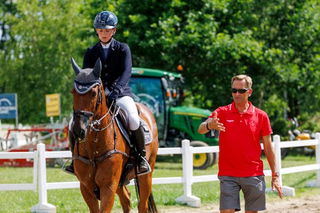 LUHMÜHLEN - Longines Horse Trail 2026, LUHMÜHLEN - Longines Horse Trail 2026 MINDER Nadja (SUI), Top Job s Jalisco, DOEHRING Marcus (Disziplintrainer SUI) Teilprüfung Springen Show Jumping CCI4*-S Meßmer Trophy Deutsche Meisterschaft 2026 Luhmühlen, Turniergelände 21. June 2026 - *** LUHMÜHLEN Longines Horse Trail 2026, LUHMÜHLEN Longines Horse Trail 2026 MINDER Nadja SUI, Top Job s Jalisco, DOEHRING Marcus, Discipline Coach (SUI), Show Jumping CCI4 S Meßmer Trophy German Championship 2026, Luhmühlen, Competition Grounds, June 21, 2026,detected_source_language
