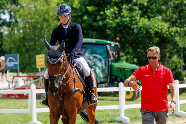 LUHMÜHLEN - Longines Horse Trail 2026, LUHMÜHLEN - Longines Horse Trail 2026 MINDER Nadja (SUI), Top Job s Jalisco, DOEHRING Marcus (Disziplintrainer SUI) Teilprüfung Springen Show Jumping CCI4*-S Meßmer Trophy Deutsche Meisterschaft 2026 Luhmühlen, Turniergelände 21. June 2026 - *** LUHMÜHLEN Longines Horse Trail 2026, LUHMÜHLEN Longines Horse Trail 2026 MINDER Nadja SUI, Top Job s Jalisco, DOEHRING Marcus, Discipline Coach (SUI), Show Jumping CCI4 S Meßmer Trophy German Championship 2026, Luhmühlen, Competition Grounds, June 21, 2026,detected_source_language