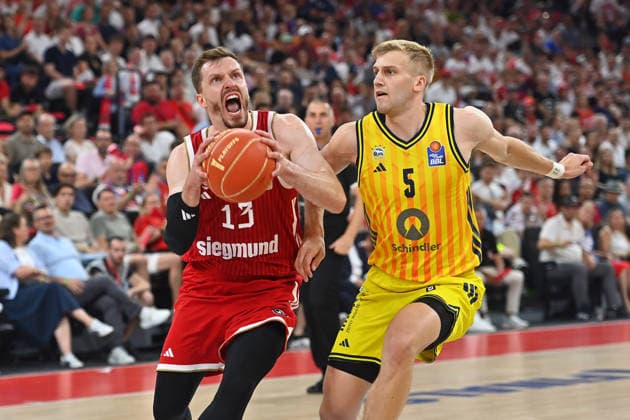 Andreas OBST (FCB), Aktion,Zweikampf gegen Sam GRIESEL (Alba Berlin). Basketball BBL,Saison 2025 2026 Play Off Finale Spiel 5, FC Bayern Muenchen - Alba Berlin am 21.06.2026 S A P G A R D EN *** Andreas OBST (FCB), Action, One-on-one against Sam GRIESEL (Alba Berlin), Basketball, BBL, 2025–2026 Season, Playoff Finals, Game 5, FC Bayern Munich vs. Alba Berlin on June 21, 2026, S A P G A R D EN,detected_source_language