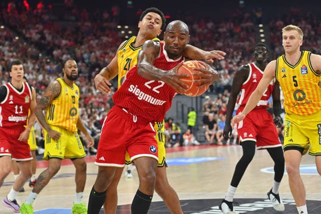 Isiaha MIKE (FCB), Aktion,Zweikampf gegen Michale RATAJ (Alba Berlin).Basketball BBL,Saison 2025 2026 Play Off Finale Spiel 5, FC Bayern Muenchen - Alba Berlin am 21.06.2026 S A P G A R D EN *** Isiaha MIKE FCB, Action, One-on-One Against Michale RATAJ, Alba Berlin Basketball, BBL, 2025–2026 Season, Playoff Finals, Game 5, FC Bayern Munich vs. Alba Berlin on June 21, 2026, S A P G A R D EN,detected_source_language