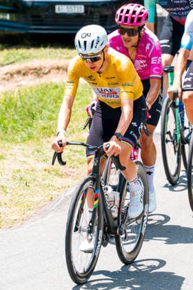 VILLARS-SUR-OLLON, SWITZERLAND - JUNE 21: L) Tadej Pogacar of Slovenia and UAE Team Emirates - XRG R) Richard Carapaz of Ecuador and EF Education - EasyPost in action during the 89th Tour de Suisse 2026 on June 21, 2026 in Villars-sur-Ollon, Switzerland. *** VILLARS SUR OLLON, SWITZERLAND, JUNE 21 — Tadej Pogacar of Slovenia and UAE Team Emirates (XRG) and Richard Carapaz of Ecuador and EF Education EasyPost in action during the 89th Tour de Suisse 2026 on June 21, 2026, in Villars sur Ollon, Switzerland,detected_source_language Copyright: xJustPictures.ch PascalxvonxBürenx jp-en-EuSpIm-Pavo_Fotografie-01507