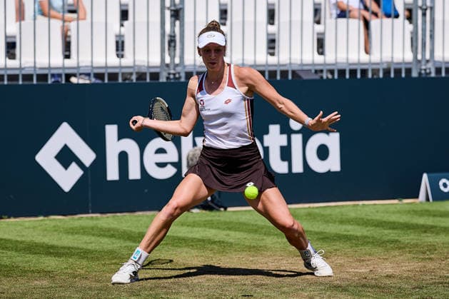 June 21, 2026, Bad Homburg, Hessen, Germany: Sinja Kraus of Austria returns with forehand to Renata Zarazua of Mexico during the BAD HOMBURG OPEN powered by SOLARWATTT- WTA500 - Womens Tennis, 21.6.2026 in Bad Homburg (Tennis-Club Bad Homburg), Germany - Photo: Tennis 2026: Bad Homburg Open - WTA500: KRAUS 6:2 7:5 ZARAZUA  - ZUMAs343 20260621_zsp_s343_054 Copyright: xMathiasxSchulzx