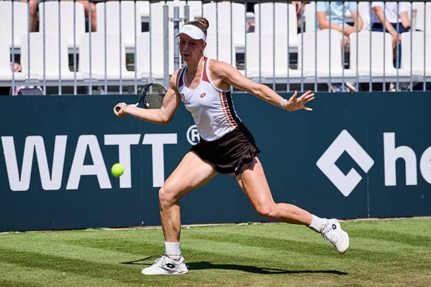 June 21, 2026, Bad Homburg, Hessen, Germany: Sinja Kraus of Austria returns with forehand to Renata Zarazua of Mexico during the BAD HOMBURG OPEN powered by SOLARWATTT- WTA500 - Womens Tennis, 21.6.2026 in Bad Homburg (Tennis-Club Bad Homburg), Germany - Photo: Tennis 2026: Bad Homburg Open - WTA500: KRAUS 6:2 7:5 ZARAZUA  - ZUMAs343 20260621_zsp_s343_056 Copyright: xMathiasxSchulzx