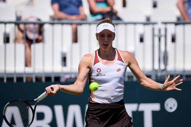 June 21, 2026, Bad Homburg, Hessen, Germany: Sinja Kraus of Austria returns with forehand to Renata Zarazua of Mexico during the BAD HOMBURG OPEN powered by SOLARWATTT- WTA500 - Womens Tennis, 21.6.2026 in Bad Homburg (Tennis-Club Bad Homburg), Germany - Photo: Tennis 2026: Bad Homburg Open - WTA500: KRAUS 6:2 7:5 ZARAZUA  - ZUMAs343 20260621_zsp_s343_068 Copyright: xMathiasxSchulzx