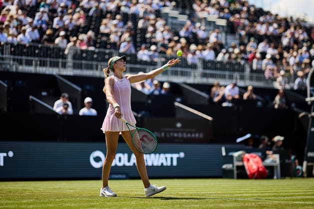 June 21, 2026, Bad Homburg, Hessen, Germany: Katie Boulter of Great Britain serves to Leylah Fernandez of Canada during the BAD HOMBURG OPEN powered by SOLARWATTT- WTA500 - Womens Tennis, 21.6.2026 in Bad Homburg (Tennis-Club Bad Homburg), Germany - Photo: Tennis 2026: Bad Homburg Open - WTA500: FERNANDEZ 6:7 6:3 6:3 BOULTER  - ZUMAs343 20260621_zsp_s343_069 Copyright: xMathiasxSchulzx