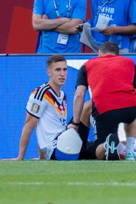 FIFA Fussball Weltmeisterschaft 2026, Gruppe E, Spiel 2, Deutschland vs Elfenbeinküste, 20.06.2026 im Toronto Stadium, Toronto Nico Schlotterbeck (Deutschland) Verletzung Behandlung verletzt *** 2026 FIFA World Cup, Group E, Match 2, Germany vs. Ivory Coast, June 20, 2026, at Toronto Stadium, Toronto; Nico Schlotterbeck (Germany) – injury, treatment, injured,detected_source_language Copyright: xBahhoxKarax