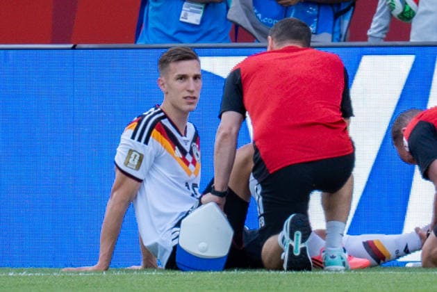 FIFA Fussball Weltmeisterschaft 2026, Gruppe E, Spiel 2, Deutschland vs Elfenbeinküste, 20.06.2026 im Toronto Stadium, Toronto Nico Schlotterbeck (Deutschland) Verletzung Behandlung verletzt *** 2026 FIFA World Cup, Group E, Match 2, Germany vs. Ivory Coast, June 20, 2026, at Toronto Stadium, Toronto; Nico Schlotterbeck (Germany) – injury, treatment, injured,detected_source_language Copyright: xBahhoxKarax