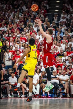 Basketball München 21.06.2026 Saison 2025 2026 EasyCredit BBL 1. Bundesliga Playoffs Finale Spiel 5 Männer, Herren FC Bayern München - Alba Berlin Andreas Obst (München, No.13) Jack Kayil (Alba Berlin, No.07) *** Basketball Munich, June 21, 2026; 2025–2026 Season; EasyCredit BBL 1 Bundesliga Playoffs Finals, Game 5, Mens Division