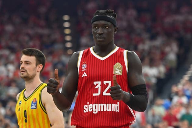 Wenyen GABRIEL (FCB), thumbs up,Daumen hoch, Aktion,Einzelbild,angeschnittenes Einzelmotiv,Halbfigur,halbe Figur Basketball BBL,Saison 2025 2026 Play Off Finale Spiel 5, FC Bayern Muenchen - Alba Berlin am 21.06.2026 S A P G A R D EN *** Wenyen GABRIEL FCB, thumbs up, action, single frame, cropped single shot, half-length, half-figure, basketball, BBL, 2025–2026 season, playoff finals, Game 5, FC Bayern Munich vs. Alba Berlin on June 21, 2026, S A P G A R D EN,detected_source_language