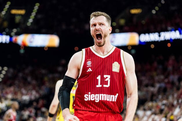 MUNICH, GERMANY - JUNE 21: Andreas Andi Obst (FC Bayern Muenchen, 13) cheers, emotional during the easyCredit Basketball Bundesliga Playoffs Final Game 5 match between FC Bayern Muenchen vs. Alba Berlin at SAP Garden on June 21, 2026 in Munich, Germany. Bavaria Germany Copyright: xSteffiexWunderlx