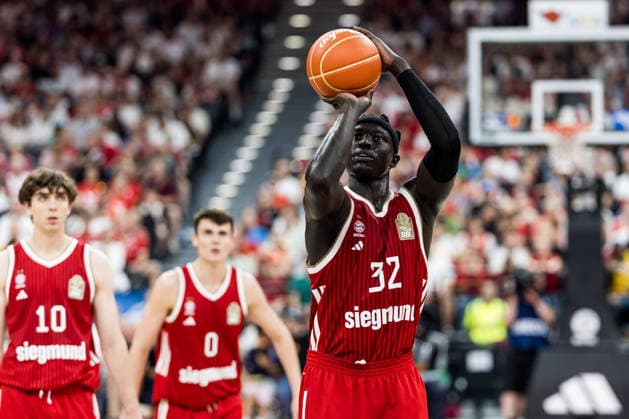 MUNICH, GERMANY - JUNE 21: Wenyen Gabriel (FC Bayern Muenchen, 32) shooting from the freethrow line during the easyCredit Basketball Bundesliga Playoffs Final Game 5 match between FC Bayern Muenchen vs. Alba Berlin at SAP Garden on June 21, 2026 in Munich, Germany. Bavaria Germany Copyright: xSteffiexWunderlx