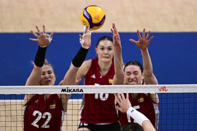 Germany v Brazil - 2026 FIVB Volleyball Women s Nations League ANKARA, TURKIYE - JUNE 21: Monique Strubbe (22) and Romy-Aylin Jatzko (15) of Germany in action during match between Germany and Brazil in the 2026 FIVB Volleyball Women s Nations League at Ankara Sports Hall in Ankara, Turkiye, on June 21, 2026. Mehmet Futsi Anadolu Ankara Turkey. Editorial use only. Please get in touch for any other usage.  Copyright: x2026xAnadoluxMehmetxFutsix