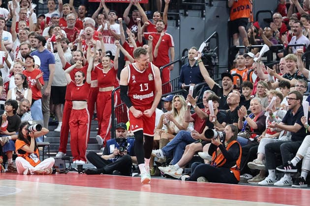 Andreas Obst (FC Bayern Basketball, 13) jubelt, Emotionen, GER, FC Bayern Basketball vs. Alba Berlin, Basketball, easycredit Basketball Bundesliga, Playoffs, Finale, Spiel 5, Saison 2025 2026, 21.06.2026, GER, FC Bayern Basketball vs. Alba Berlin, Basketball, easycredit Basketball Bundesliga, Playoffs, Finale, Spiel 5, Saison 2025 2026, 21.06.2026 Muenchen *** Andreas Obst, FC Bayern Basketball, 13, celebrating, emotions, GER, FC Bayern Basketball vs. Alba Berlin, basketball, easycredit Basketball Bundesliga, playoffs, finals, Game 5, 2025–2026 season, June 21, 2026, GER, FC Bayern Basketball vs. Alba Berlin, basketball, easycredit Basketball Bundesliga, playoffs, finals, Game 5, 2025–2026 season, June 21, 2026, Munich,detected_source_language Copyright: xEibner-Pressefoto JennixMaulx EP_JML