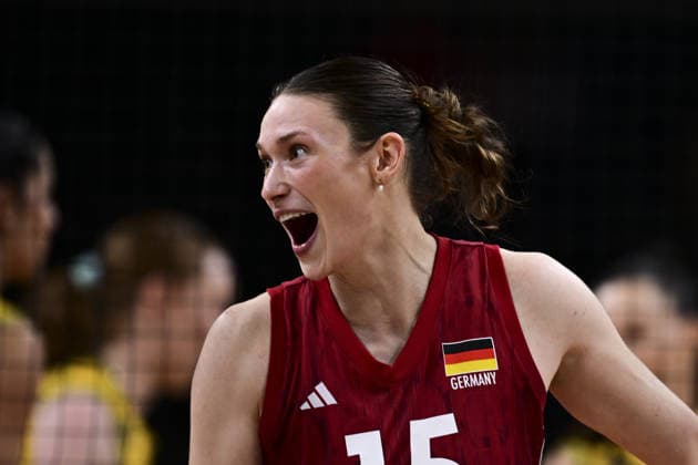 Germany v Brazil - 2026 FIVB Volleyball Women s Nations League ANKARA, TURKIYE - JUNE 21: Romy-Aylin Jatzko (15) of Germany in action during match between Germany and Brazil in the 2026 FIVB Volleyball Women s Nations League at Ankara Sports Hall in Ankara, Turkiye, on June 21, 2026. Mehmet Futsi Anadolu Ankara Turkey. Editorial use only. Please get in touch for any other usage.  Copyright: x2026xAnadoluxMehmetxFutsix
